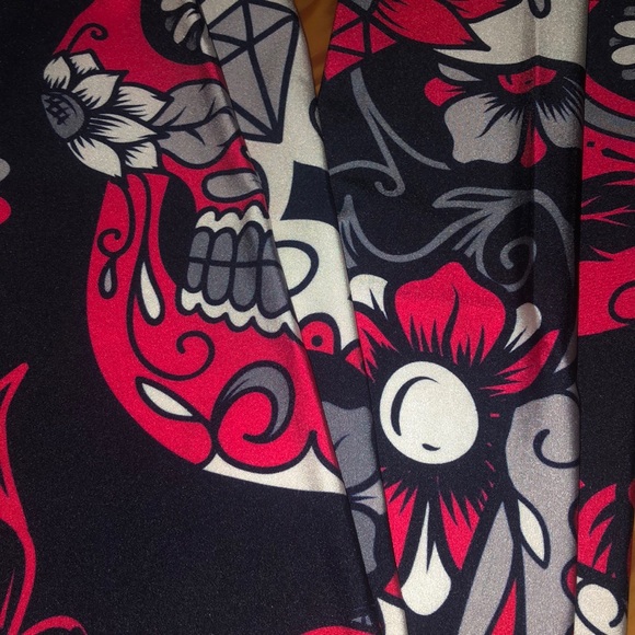 Skull Leggings Small NWOT - Picture 2 of 5